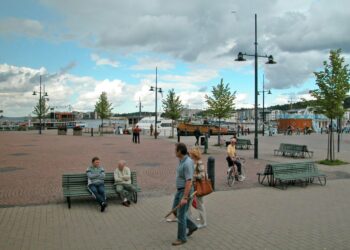 Lahti sijaitsee Vesijärven rannalla Päijät-Hämeen maakunnassa ja se on Suomen kahdeksanneksi suurin kaupunki.