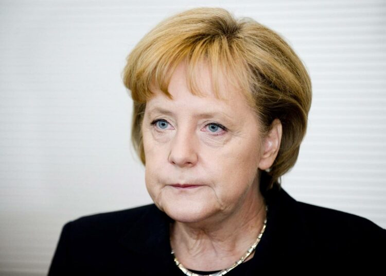Liittokansleri Angela Merkelin kasvoilla alkaa näkyä väsymys.