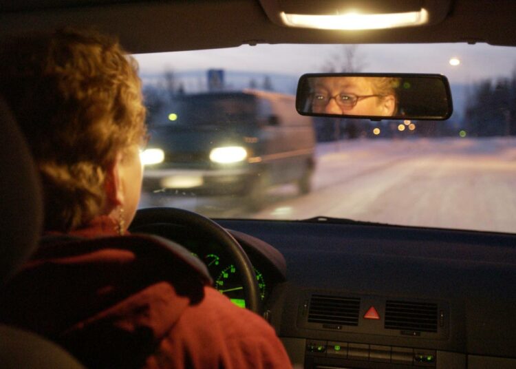 Vasemmistoliiton Merja Kyllösen ja Jari Myllykosken käsitykset kilometrikorvauksista menevät ristiin.