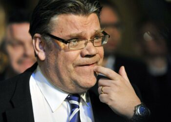 Perussuomalaisten entinen varapuheenjohtaja Vesa-Matti Saarakkala haluaa Soinin muuttavan johtamistyyliään.