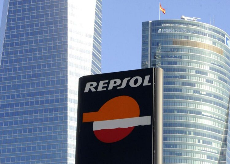 Espanjalainen öljy-yhtiö Repsol vaatii Argentiinalta kahdeksan miljardin euron korvausta tytäryhtiönsä YPF:n kansallistamisesta.