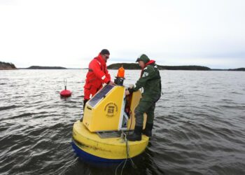 Tutkimuspoijun huoltotyöt ovat meneillään.