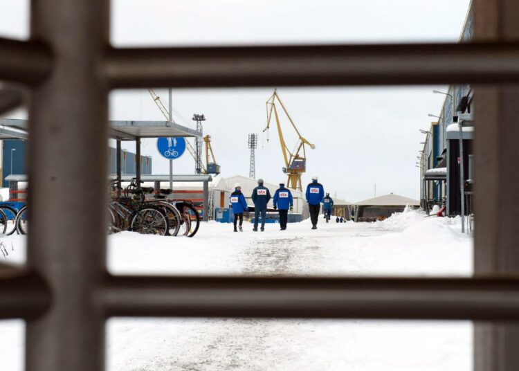 STX:n Turun telakka menetti suuren loistoristeilijätilauksen saman yhtiön telakalle Ranskaan.