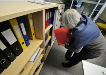Tutkijoiden mukaan työttömyysputken ja osa-aikaeläkkeen poistaminen kokonaan yhdessä vanhuuseläkeiän kahden vuoden korotuksen kanssa pidentäisi työuria.