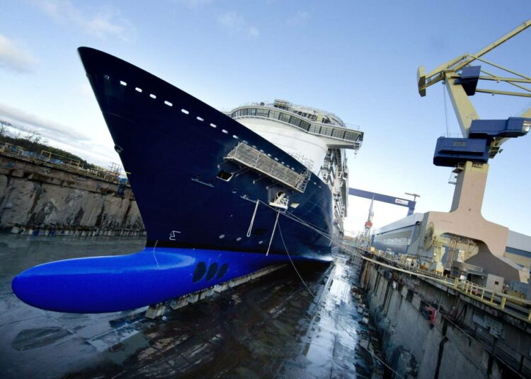 Työt loppuvat tykkänään STX:n Turun telakalla keväällä 2015, jollei tilauksia tule. Kuvassa TUI Cruisesin Mein Schiff 3-risteilijä.
