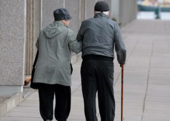 Kotipalvelujen kehittämisen tarkoituksena on, että nyt kotona asuvat vanhukset pärjäävät siellä pitempään.