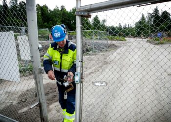 Reijo Kottonen saapuu työmaalle ensimmäisenä ja lähtee viimeisenä. Työmaan turvallisuus ja järjestys ovat hänen kontollaan.