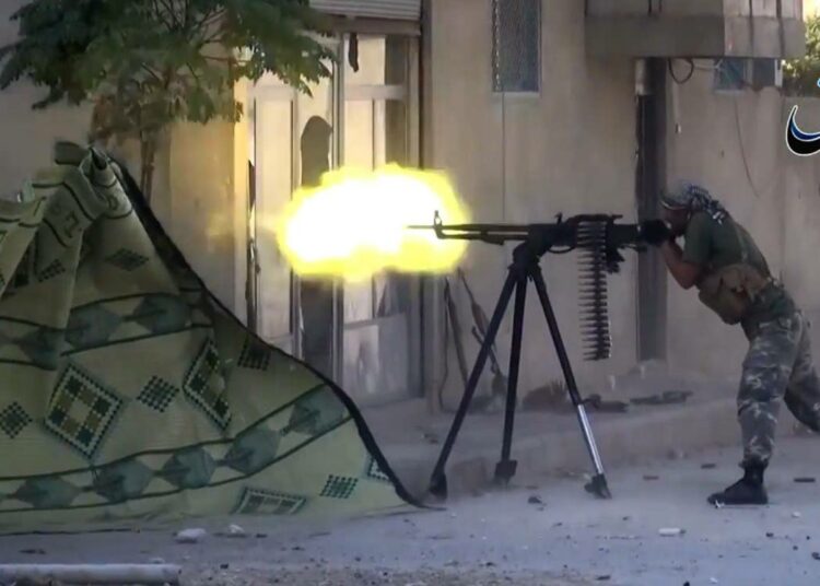 Ääriryhmät ovat täyttäneet valtatyhjiötä monissa maissa. Kuvassa Islamilaisen valtion taistelija Kobanessa Syyriassa.