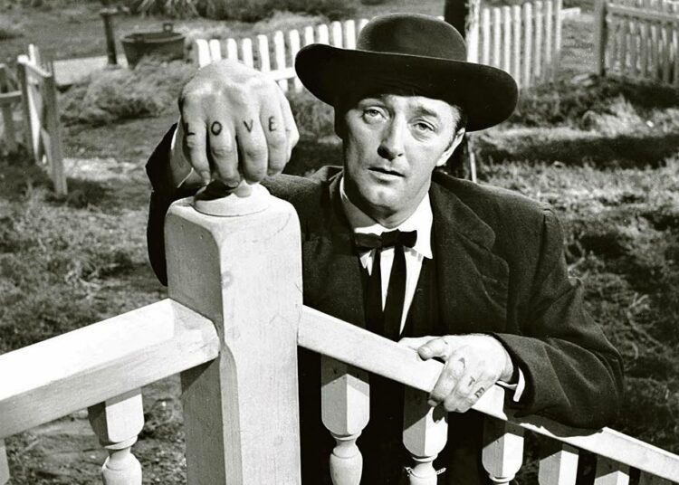 Räsynukke on elokuva vaarallisen vinksahtaneesta huijarisaarnaajasta (Robert Mitchum), joka pankkirosvon saalista etsiessään ajaa kaksi lasta pakomatkalle.