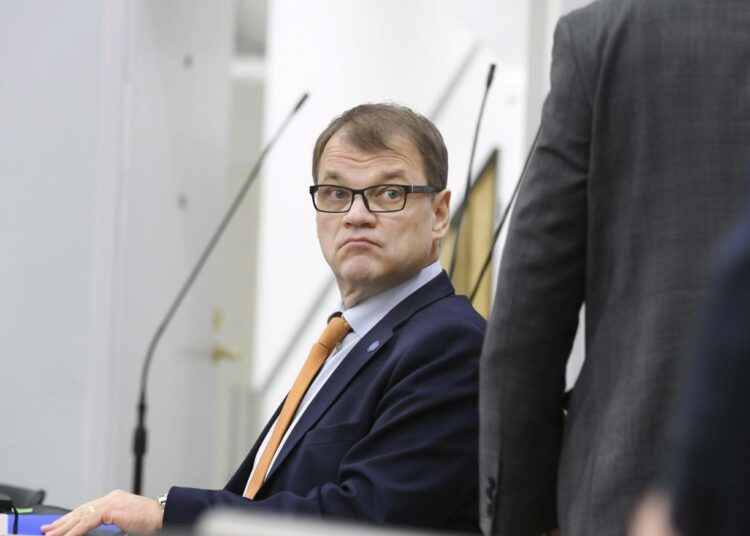 Kirjoittajan mukaan pääministeri Sipilä tekisi nyt viisaasti, jos hän kuuntelisi itseään, oppositiojohtaja Sipilää, muutaman vuoden takaa.