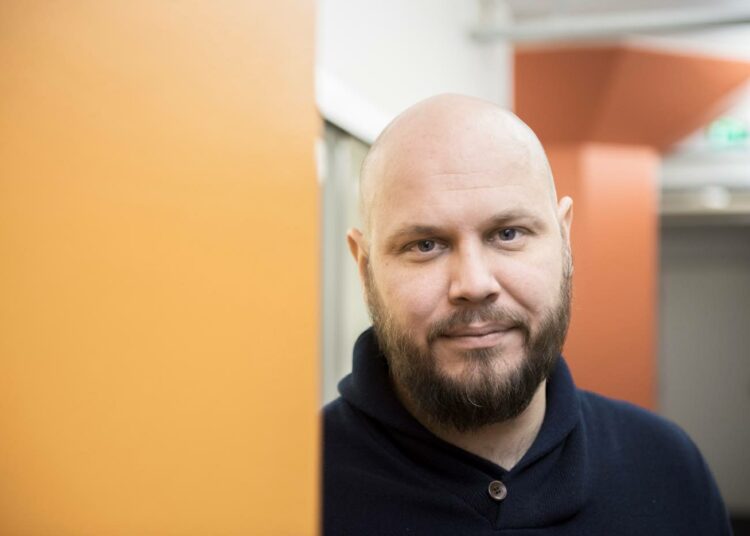 Dan Koivulaakso on kaupunginvaltuutettuna Helsingissä.