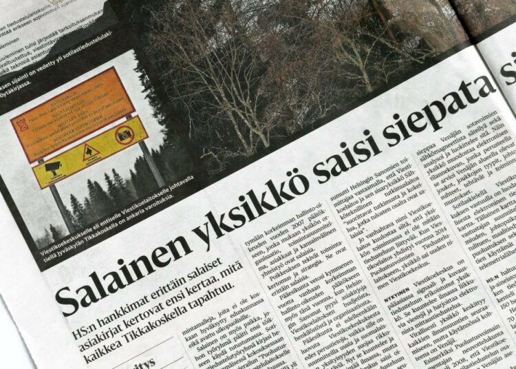 Journalistiliiton puheenjohtaja Hanne Aho puolustaa toimittajien oikeutta kertoa yhteiskunnallisesti merkittävää tietoa.