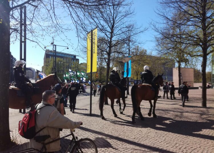 Pohjoismainen Vastarintaliike marssimassa Helsingissä viime keväänä.
