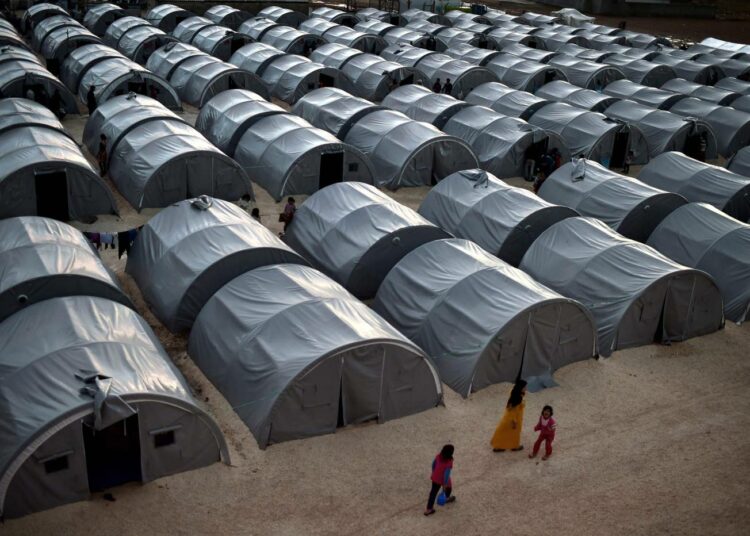 Eniten kritiikkiä on saanut EU:n Turkin sopimus, jonka mukaan Turkin kautta Kreikkaan tulleita paperittomia siirtolaisia voidaan palauttaa Turkkiin. Kuva Surucin pakolaisleiriltä Turkista.