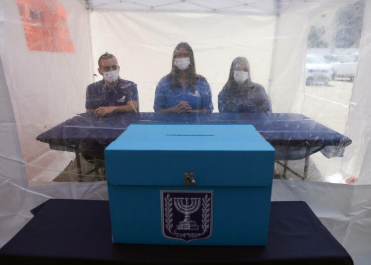 Israelin keskusvaalilautakunta esitteli helmikuussa äänestyspaikkaa, joka on tarkoitettu koronaviruksen tartuttamille äänestäjille. Vaalipäivä on 23.3.