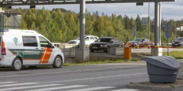 Hallitus on sulkenut Suomen ja Venäjän välisen rajan turistiliikenteeltä. Rajoitus ei koske vierailuja, jotka liittyvät sukulaissuhteisiin, opiskeluun tai humanitaarisiin syihin.