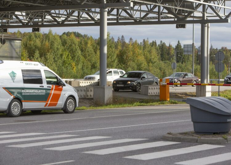 Hallitus on sulkenut Suomen ja Venäjän välisen rajan turistiliikenteeltä. Rajoitus ei koske vierailuja, jotka liittyvät sukulaissuhteisiin, opiskeluun tai humanitaarisiin syihin.