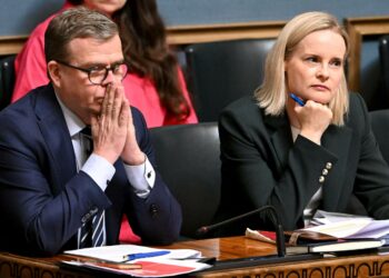 Pääministeri Petteri Orpo (kok.) ja valtiovarainministeri Riikka Purra (ps.) johtavat hallitusta, joka ei ole kovin suosittu.