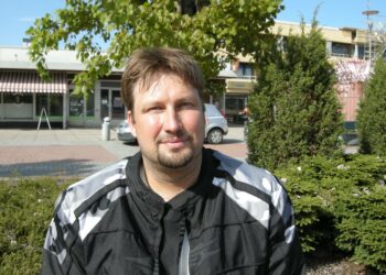 Kai Flink uskoo, että oman työvoiman nykyistä joustavampi käyttö teknisessä toimessa toisi niitä kauvattuja säästöjä kaupungin kukkaroon.