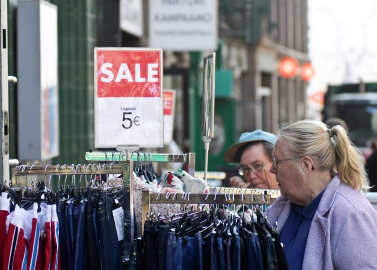 Tänä vuonna yksittäisen palkansaajan reaaliansiot laskevat hieman hintojen nousun vuoksi.