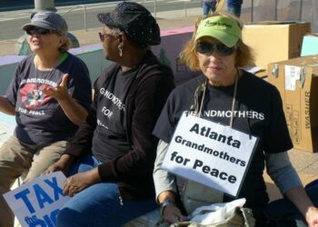 Atlantalaiset isoäidit Lynn Rudmin-Chong (vas.), Minnie Ruffin ja Dot Shaw kertovat saapuneensa pääkaupunkiin ”rauhaa lobbaamaan”.