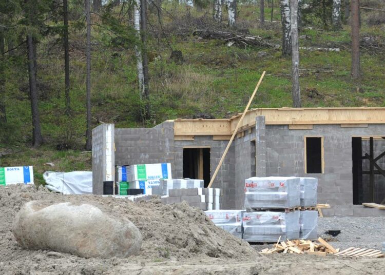 Rakennuttaja vastaa työmaan työturvallisuudesta turvallisuuskoordinaattorin ominaisuudessa.