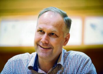 Ruotsin Vasemmistopuolueen puheenjohtaja Jonas Sjöstedt sanoo, ettei Ruotsissa ole juurikaan keskusteltu Islannin ilmavalvonnasta.