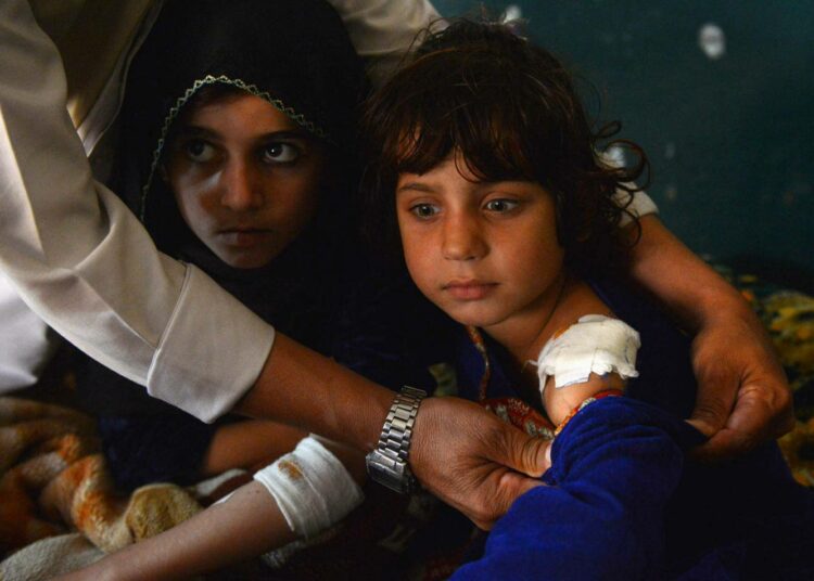 Kuvan lapsi haavoittui Yhdysvaltain lennokki-iskussa Pakistanin Pohjois-Waziristanin alueella marraskuussa 2012.