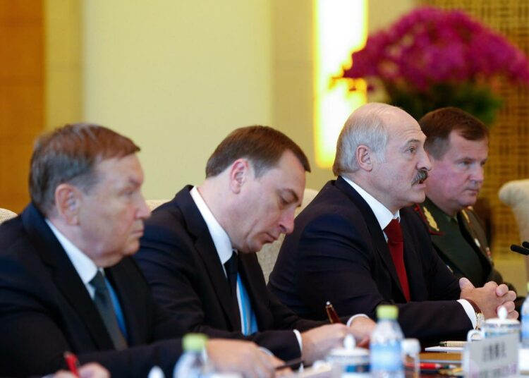 Valko-Venäjän presidentti Aljaksandr Lukašenka (2. oik.) on tällä viikolla ollut vierailulla Kiinassa.