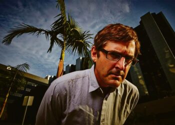Louis Theroux vie ankeiden asioiden äärelle.