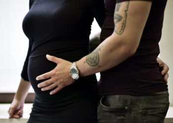 Suuresta lastensuojelun tarpeesta ja perheiden tuen tarpeesta kertoo se, että lastensuojelun asiakkaiden määrä oli viime vuonna 57 800 lasta ja nuorta.