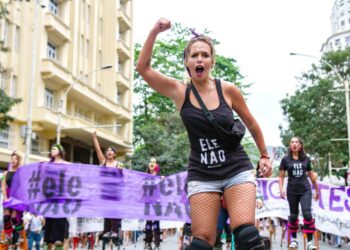 Naiset osoittivat sunnuntaina mieltään äärioikeistolaista presidentti-ehdokasta Jair Bolsonaroa vastaan Rio de Janeirossa Brasiliassa.