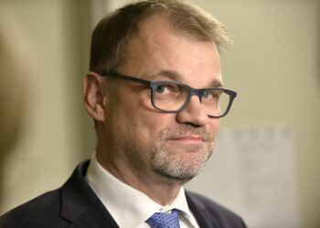 Sadassa vuodessa rutiköyhästä ja keskenään sotivasta kansasta kasvoi yksi maailman tasa-arvoisimpia ja hyvinvoivimpia maita, pääministeri Juha Sipilä kuvaili Suomen ihmettä.