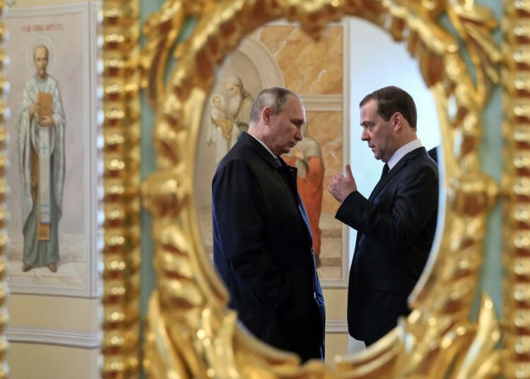 Vladimir Putin ja Dmitri Medvedev Istran luostarissa marraskuussa 2017.