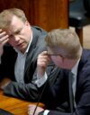Keskustan Antti Kaikkonen ja SDP:n Antti Lindtman eduskunnassa.