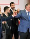 Sinisa Karan (vas.) voitti presidentinvaalit. Häntä onnitteli Milorad Dodik (toinen oikealta).