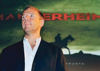 Renny Harlin viime elokuussa, jolloin Mannerheim-elokuvalla näytti vielä olevan tuulta purjeissaan.