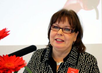 Kunnissa tarvitaan nyt kunnan kokonaisedusta lähtevää ajattelua, painottaa Teija Asara-Laaksonen.