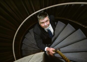 Jukka Parkkari osaa vakoiluromaanin.