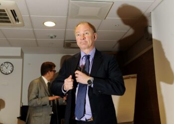 Finnairin tuore toimitusjohtaja Mika Vehviläinen syyttää henkilöstöä ja sitä edustavia ammattiliittoja joustamattomuudesta ja ymmärtämättömyydestä toimialan radikaalissa muutoksessa.