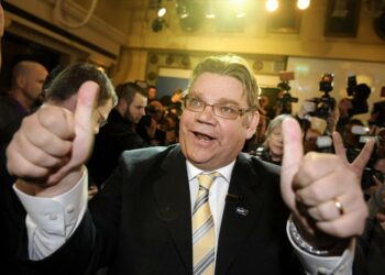 Timo Soini otti ilon irti puolueensa vaalivoitosta.