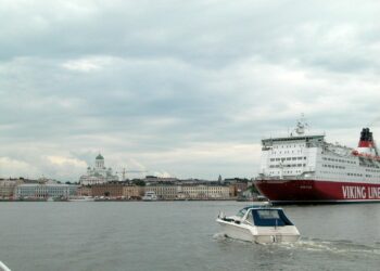 Suomalaisvarustamojen odotukset investointien määrästä ovat laskussa. Viking Line tekee poikkeuksen tilaamalla STX:n Turun telakalta uuden aluksen. Kuvassa Viking Linen M/S Mariella.