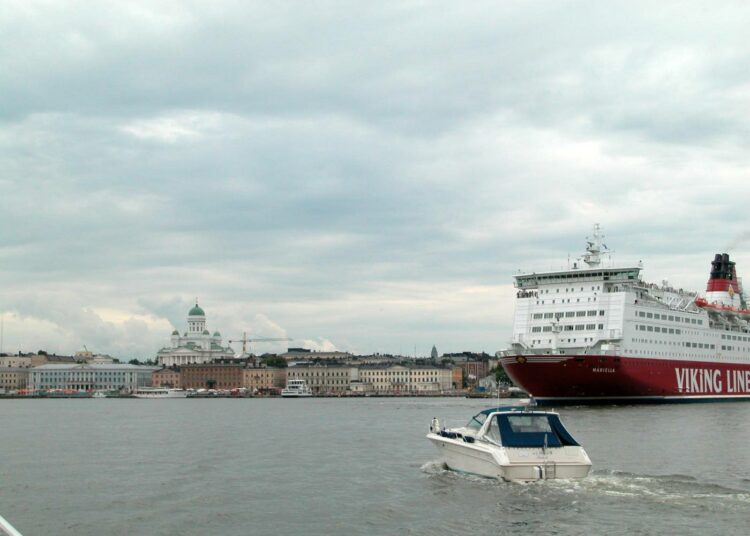 Suomalaisvarustamojen odotukset investointien määrästä ovat laskussa. Viking Line tekee poikkeuksen tilaamalla STX:n Turun telakalta uuden aluksen. Kuvassa Viking Linen M/S Mariella.