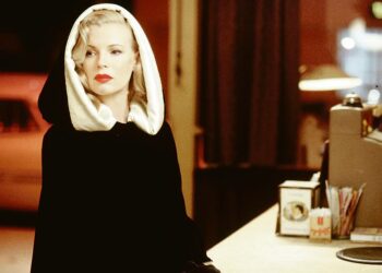 L.A. Confidential on James Ellroyn romaaniin perustuva, parhaan naissivuosan (Kim Basinger, kuvassa) ja muokatun käsikirjoituksen Oscarit voittanut tarina.