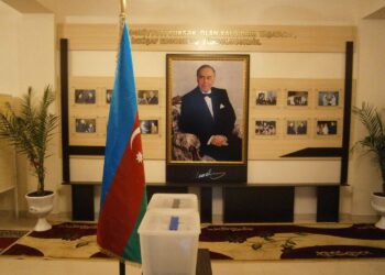 Edellinen presidentti Heidar Alijev on läsnä kaikkialla Azerbaidžanissa.