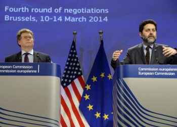 Vapaakauppasopimuksen Yhdysvaltain pääneuvottelija Dan Mullaney ja EU:n pääneuvottelija Ignacio Garcia Bercero päättivät neuvottelujen neljännen kierroksen Brysselissä perjantaina.