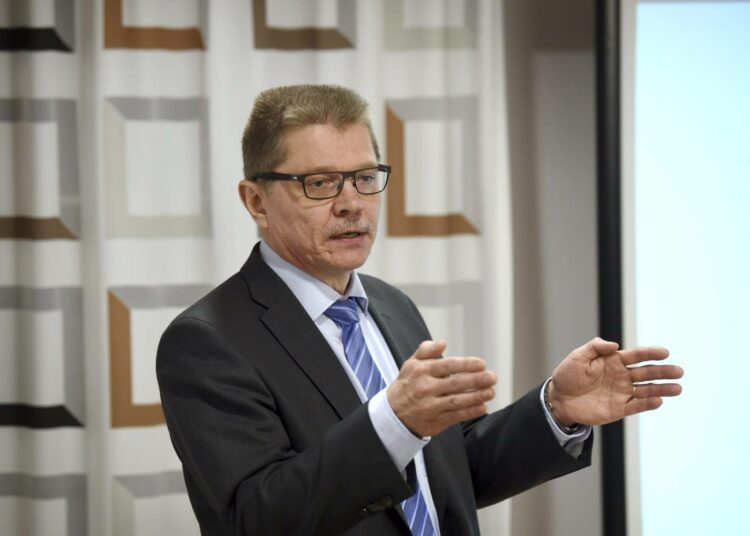 Kunta-alan työmarkkinajohtaja Markku Jalonen syyttää henkilöstöjärjestöjä haluttomuudesta tehdä paikallisia säästösopimuksia.