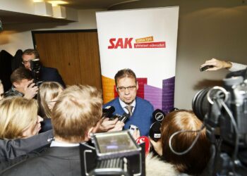 SAK:n puheenjohtaja Lauri Lyly kertoi maanantaina, että keskusjärjestö päättää kannastaan yhteiskuntasopimukseen vasta viikon kuluttua.