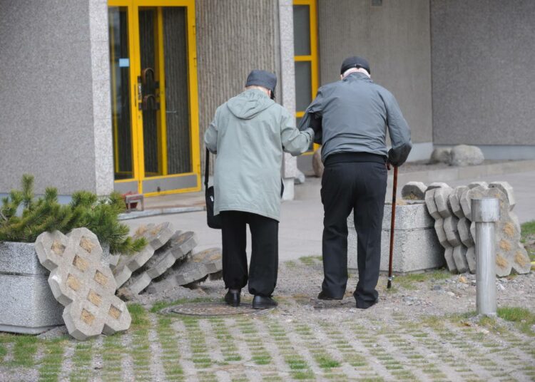 Eläkkeensaajien keskusliitto toteaa, että hallitus on pienentämässä etuuksia jo toista vuotta peräkkäin.