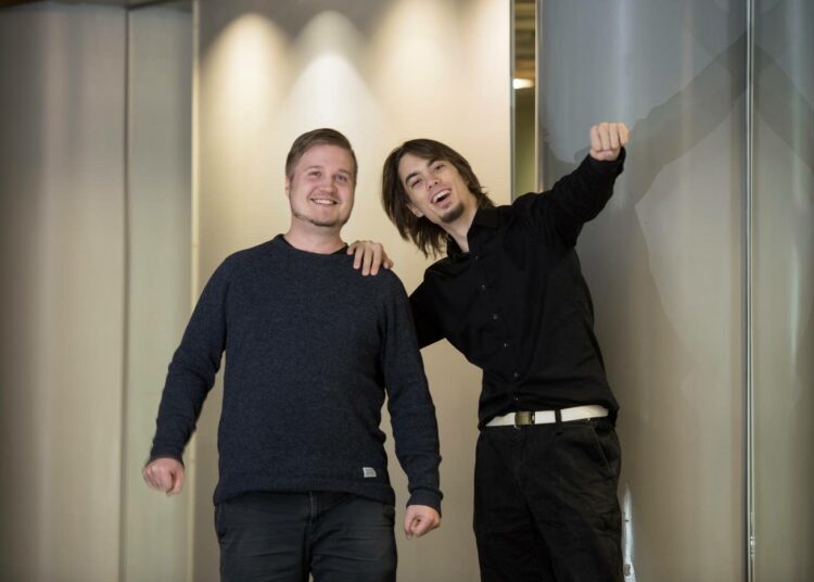 Mika Kuokkanen ja Marko Rintamäki (oik.) vastaavat WikiRockin musiikista. Yhtyeellä on vankka ihailijakunta etenkin yliopistokaupungeissa.